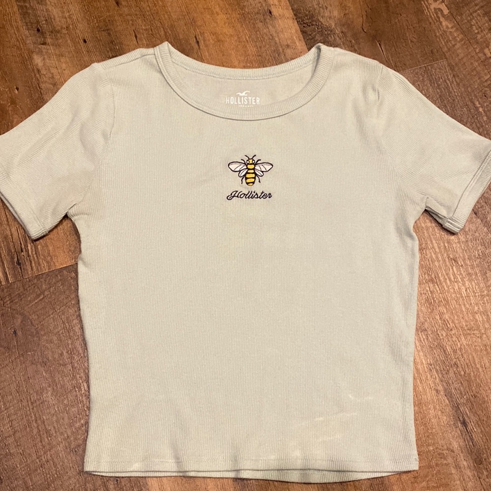 Hollister bee top 🐝